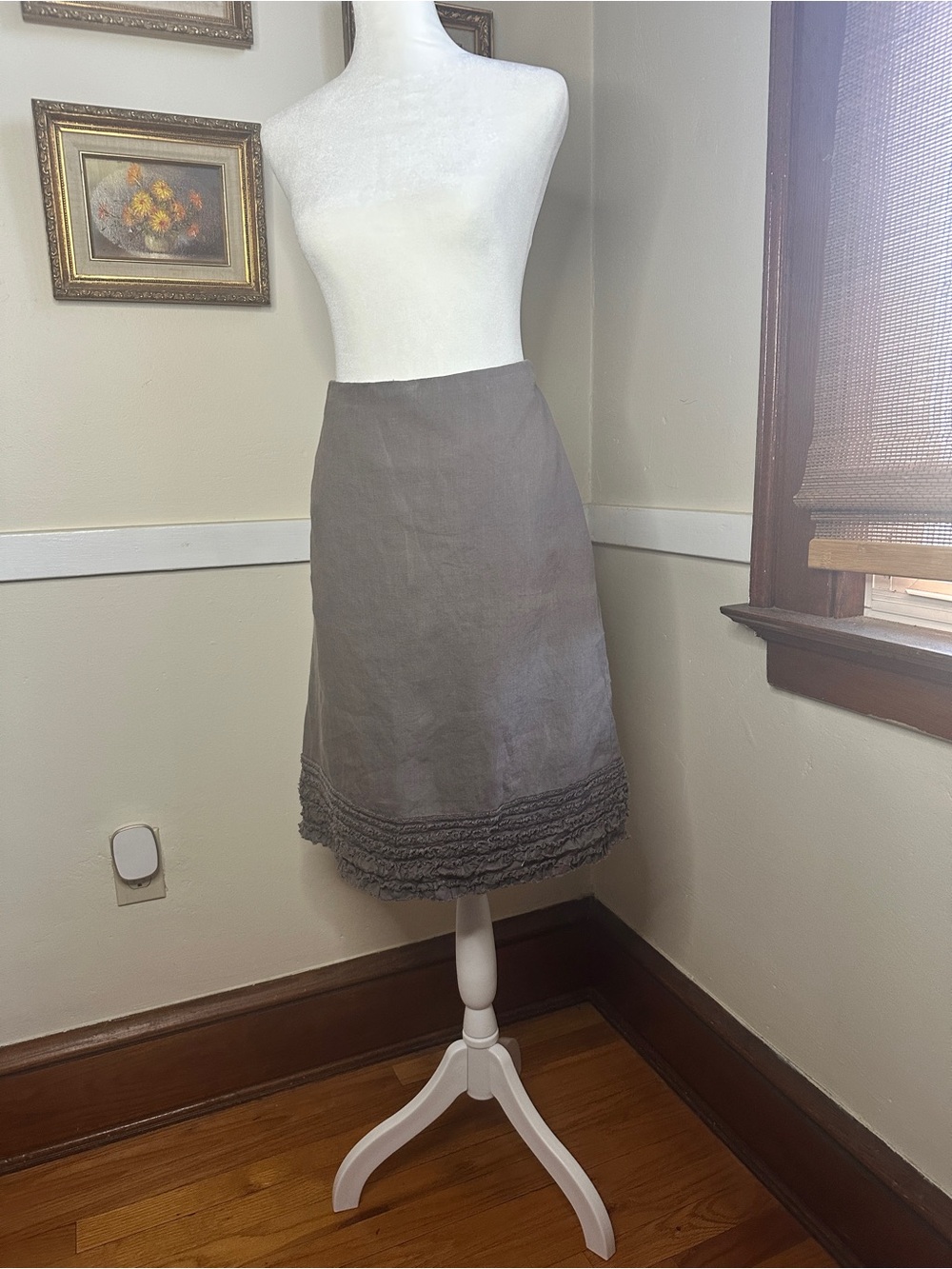 100% Irish Linen Eileen Fisher Grey Midi Skirt with Ruffle Trim Mโ